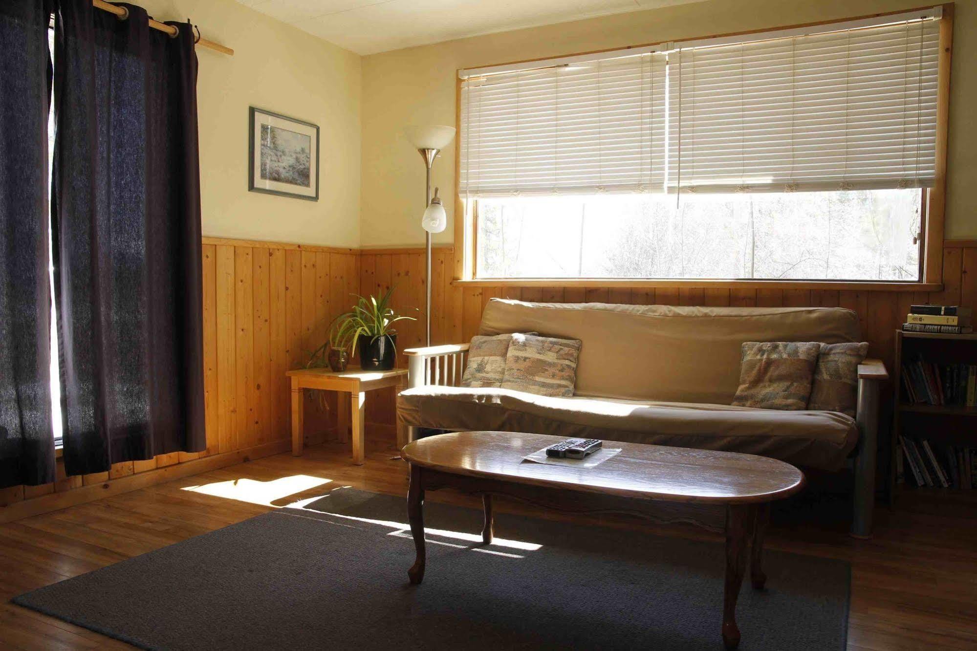 Hotel Sundog Retreat Whitehorse Exterior foto